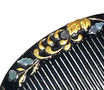 Japanese hair comb: detail of painting and inlay