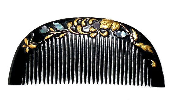 Japanese hair comb with gold relief and mother-of-pearl inlay