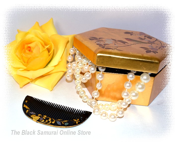Japanese black lacquered hair comb with gold relief