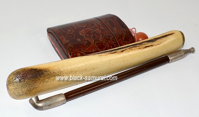 japanese antique smoking pipe kiseru, tobacco poach sagemono, netsuke and pipes'case