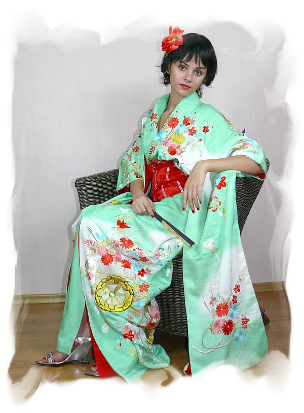 japanese silk enbroidered kimono, 1950's