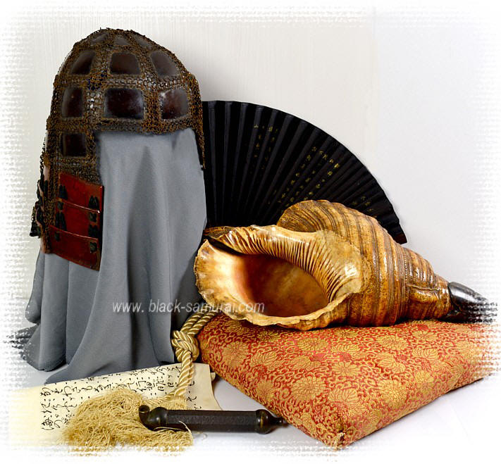 japanese antique: folding war helmet, signal horn jinkai, iron smoking pipe-weapon